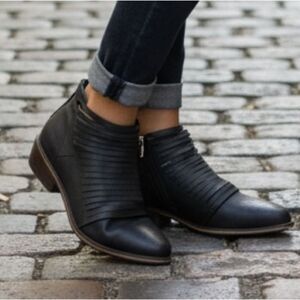 A Rider Girl Gray Western Flats